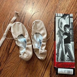 NWT split sole ballet shoes
